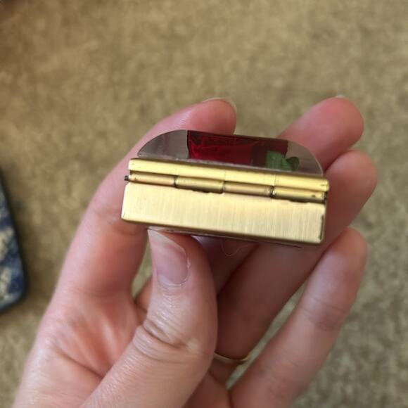 Vintage Bircraft brass and acrylic pill box with red rose Shadowbox lid - Picture 5 of 6